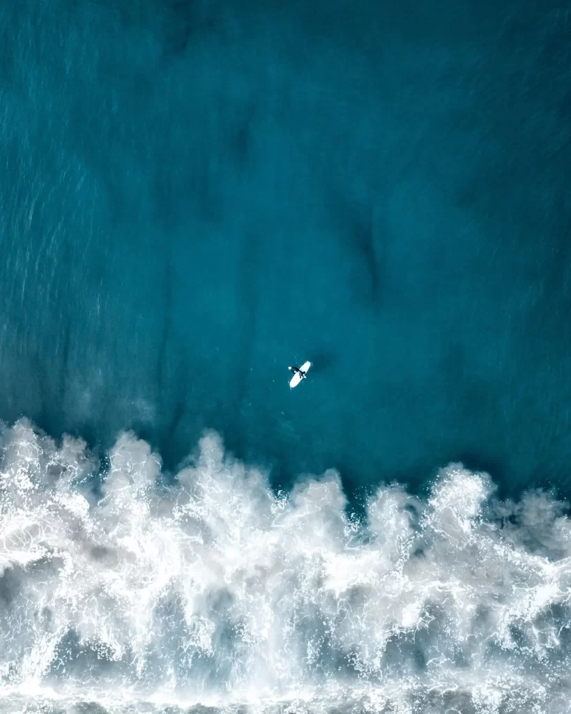 fotografía aérea barco desde océano